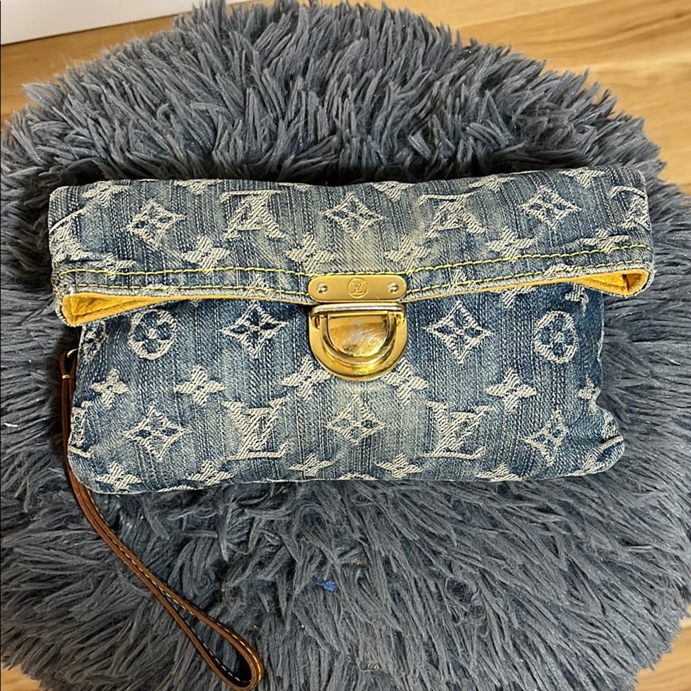 Authentic Monogram Louis Vuitton Pochette Plate Vintage Blue Denim